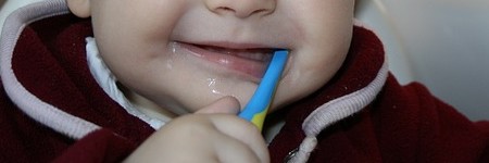 上手な赤ちゃんの歯の磨き方